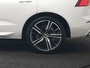 Volvo XC60 Recharge T8 AWD R-Design PHEV 391pk Dealer O.H. | Panodak | Luchtvering | Head Up | Camera | Harman & Kardon | Sportstoelen Memory & Verwarmd | 21"L.M | Apple Carplay | Keyless | Blis | Virtual | Navigatie | DAB | Plug In Hybrid