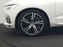 Volvo XC60 Recharge T8 AWD R-Design PHEV 391pk Dealer O.H. | Panodak | Luchtvering | Head Up | Camera | Harman & Kardon | Sportstoelen Memory & Verwarmd | 21"L.M | Apple Carplay | Keyless | Blis | Virtual | Navigatie | DAB | Plug In Hybrid