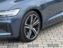 Volvo V60 T6 Plug-in hybrid AWD Plus Dark | Panoramadak | Stoel en stuurwielverwarming | Long Range | Camera | Harman Kardon | Adaptieve Cruise control |