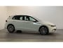 Volkswagen Golf 1.5 TSI Life Sfeerverlichting Navigatie Parkeersensoren Adaptive Cruise