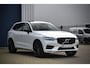 Volvo XC60 2.0 B4 R-Design / Pano / ACC / Trekhaak / Full LED / Memory / 360 cam. / DAB / Leder