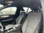 Volvo XC40 2.0 B4 Plus Dark | Trekhaak | Stoel en stuurwielverwarming | 2000kg Trekgewicht | Adaptieve Cruise control | BLIS | Camera |