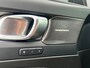 Volvo XC40 2.0 B4 Plus Dark | Trekhaak | Stoel en stuurwielverwarming | 2000kg Trekgewicht | Adaptieve Cruise control | BLIS | Camera |