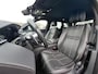 Land Rover Range Rover Velar 2.0 P300 Turbo AWD R-Dynamic SE | Navigatie | LM Velgen 20" | Voorstoelen Verwarmd/Geventileerd | Elektrisch Uitklapbare Trekhaak | PDC Voor en Achter | Cruise Control | Airco |