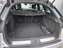 Land Rover Range Rover Velar 2.0 P300 Turbo AWD R-Dynamic SE | Navigatie | LM Velgen 20" | Voorstoelen Verwarmd/Geventileerd | Elektrisch Uitklapbare Trekhaak | PDC Voor en Achter | Cruise Control | Airco |