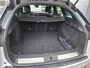 Land Rover Range Rover Velar 2.0 P300 Turbo AWD R-Dynamic SE | Navigatie | LM Velgen 20" | Voorstoelen Verwarmd/Geventileerd | Elektrisch Uitklapbare Trekhaak | PDC Voor en Achter | Cruise Control | Airco |
