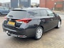 Toyota Auris Touring Sports 1.2T 116 pk Aspiration Navigatie Trekhaak Camera Cima + Cruise Control Lichtmetalen velgen Getint Glas NL Auto Dealer onderhouden