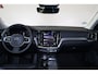 Volvo V60 B4 Plus Dark - Panorama/schuifdak - IntelliSafe Assist & Surround - 360º Camera - Harman/Kardon audio - Adaptieve LED koplampen - Verwarmde voorstoelen, stuur & achterbank - Parkeersensoren voor & achter - Elektr. bedienb. voorstoelen met geheugen - Draadloze tel. lader - Extra getint glas - 19' LMV