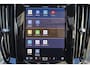 Volvo V60 B4 Plus Dark - Panorama/schuifdak - IntelliSafe Assist & Surround - 360º Camera - Harman/Kardon audio - Adaptieve LED koplampen - Verwarmde voorstoelen, stuur & achterbank - Parkeersensoren voor & achter - Elektr. bedienb. voorstoelen met geheugen - Draadloze tel. lader - Extra getint glas - 19' LMV