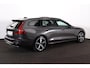 Volvo V60 B4 Plus Dark - Panorama/schuifdak - IntelliSafe Assist & Surround - 360º Camera - Harman/Kardon audio - Adaptieve LED koplampen - Verwarmde voorstoelen, stuur & achterbank - Parkeersensoren voor & achter - Elektr. bedienb. voorstoelen met geheugen - Draadloze tel. lader - Extra getint glas - 19' LMV