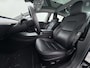 Tesla Model 3 Long Range AWD 75kWh Facelift Warmtepomp Trekhaak SOH 92% AutoPilot Leder Panoramadak Adaptive-Cruise Camera's Elektr.-Stuur+Stoelen+Spiegels+Geheugen+Easy-Entry+Verwarmde stoelen Park assistent Pdc WIFI Lane-Assist Elek.Achterklep Navi LED DAB Voorverwarmen interieur Keyless One-Pedal-Drive 4WD 1e Eigenaar Origineel Nederlandse Auto Fabrieksgarantie op Accu en Motor tot 21-12-2028/192.00km