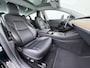 Tesla Model 3 Long Range AWD 75kWh Facelift Warmtepomp Trekhaak SOH 92% AutoPilot Leder Panoramadak Adaptive-Cruise Camera's Elektr.-Stuur+Stoelen+Spiegels+Geheugen+Easy-Entry+Verwarmde stoelen Park assistent Pdc WIFI Lane-Assist Elek.Achterklep Navi LED DAB Voorverwarmen interieur Keyless One-Pedal-Drive 4WD 1e Eigenaar Origineel Nederlandse Auto Fabrieksgarantie op Accu en Motor tot 21-12-2028/192.00km
