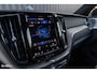 Volvo XC60 2.0 T8 Plug-in hybrid AWD Ultimate Dark Long range | Luchtvering | Bowers&Wilkins | Zwenkbare trekhaak | Panorama dak | Wol interieur |