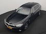 BMW 5-Serie Touring 530e Luxury Line Plug In Hybrid 293pk Dealer O.H PHEV | Trekhaak Af Fabriek | Camera | Comfortstoelen Memory & Verwarmd | Cruise Control | Apple Carplay | Navigatie | Virtual | DAB | 18" L.M | BMW LED |