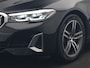 BMW 5-Serie Touring 530e Luxury Line Plug In Hybrid 293pk Dealer O.H PHEV | Trekhaak Af Fabriek | Camera | Comfortstoelen Memory & Verwarmd | Cruise Control | Apple Carplay | Navigatie | Virtual | DAB | 18" L.M | BMW LED |