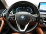 BMW 5-Serie Touring 530e Luxury Line Plug In Hybrid 293pk Dealer O.H PHEV | Trekhaak Af Fabriek | Camera | Comfortstoelen Memory & Verwarmd | Cruise Control | Apple Carplay | Navigatie | Virtual | DAB | 18" L.M | BMW LED |
