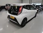 Toyota Aygo 1.0 VVT-i x-play 5-Deurs Airco Camera App connect Navigatie Bluetooth NL-auto NAP Cruise control Boekjes aanwezig 2 sleutels Carplay