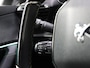 Peugeot e-2008 EV GT 50 kWh 136PK | 3 FASE | AppleCarplay/Android Auto | Schuifkanteldak | Stof/LEER | 18"LMV | Camera | AUTOMAAT | Keyless | Cruise Control | Climate Control | Camera | FULL LED | Sfeerverlichting | Isofix | Privacy Glass |