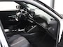 Peugeot e-2008 EV GT 50 kWh 136PK | 3 FASE | AppleCarplay/Android Auto | Schuifkanteldak | Stof/LEER | 18"LMV | Camera | AUTOMAAT | Keyless | Cruise Control | Climate Control | Camera | FULL LED | Sfeerverlichting | Isofix | Privacy Glass |