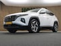 Hyundai Tucson 1.6 T-GDI HEV Premium - APPLE CARPLAY/ANDROID AUTO - PANORAMADAK - ELEKTRISCHE ACHTERKLEP - CLIMATE CONTROL - BLUETOOTH TELEFOONVOORBEREIDING - ADAPTIEVE CRUISE CONTROL - EXTRA GETINT GLAS ACHTER