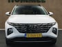 Hyundai Tucson 1.6 T-GDI HEV Premium - APPLE CARPLAY/ANDROID AUTO - PANORAMADAK - ELEKTRISCHE ACHTERKLEP - CLIMATE CONTROL - BLUETOOTH TELEFOONVOORBEREIDING - ADAPTIEVE CRUISE CONTROL - EXTRA GETINT GLAS ACHTER