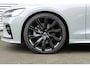 Volvo S60 2.0 B4 Mild Hybrid Plus Dark | Sportchassis (15mm Verlaagd) | 20 Inch Lichtmetalen Velgen | Glazen Schuif-/Kanteldak | Exterieur Styling Kit | Diffusor Met Glossy Black Uitlaat Eindstukken | Getinte Ramen | Power Seats Met Geheugen | Adaptive Cruise COntrol | Pilot Assist | BLIS | Nappa Leder/Open Grid Textiel | Google Services | tuurverwarming | Achterbank Verwarming | Stoelverwarming | Parkeersensoren Voor & Achter | Achteruitrijcamera |