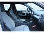 Volvo XC40 2.0 B4 Mild Hybrid Plus Dark | All-Season Banden | Verwarmbare Voorruit | Elektrisch Verstelbare Voorstoelen | Inklapbare Trekhaak | Keyles Entry | Elektrische Achterklep | BLIS | Harman/Kardon Audio | Parkeersensoren Voor & Achter | Achteruitrijcamera | Adaptieve Cruise Control | Pilot Assist | Stoelverwarming | Stuurverwarming