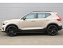 Volvo XC40 2.0 B4 Mild Hybrid Plus Dark | All-Season Banden | Verwarmbare Voorruit | Elektrisch Verstelbare Voorstoelen | Inklapbare Trekhaak | Keyles Entry | Elektrische Achterklep | BLIS | Harman/Kardon Audio | Parkeersensoren Voor & Achter | Achteruitrijcamera | Adaptieve Cruise Control | Pilot Assist | Stoelverwarming | Stuurverwarming