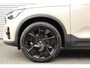 Volvo XC40 2.0 B4 Mild Hybrid Plus Dark | All-Season Banden | Verwarmbare Voorruit | Elektrisch Verstelbare Voorstoelen | Inklapbare Trekhaak | Keyles Entry | Elektrische Achterklep | BLIS | Harman/Kardon Audio | Parkeersensoren Voor & Achter | Achteruitrijcamera | Adaptieve Cruise Control | Pilot Assist | Stoelverwarming | Stuurverwarming