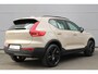 Volvo XC40 2.0 B4 Mild Hybrid Plus Dark | All-Season Banden | Verwarmbare Voorruit | Elektrisch Verstelbare Voorstoelen | Inklapbare Trekhaak | Keyles Entry | Elektrische Achterklep | BLIS | Harman/Kardon Audio | Parkeersensoren Voor & Achter | Achteruitrijcamera | Adaptieve Cruise Control | Pilot Assist | Stoelverwarming | Stuurverwarming