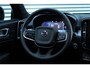 Volvo XC40 2.0 B4 Mild Hybrid Plus Dark | All-Season Banden | Verwarmbare Voorruit | Elektrisch Verstelbare Voorstoelen | Inklapbare Trekhaak | Keyles Entry | Elektrische Achterklep | BLIS | Harman/Kardon Audio | Parkeersensoren Voor & Achter | Achteruitrijcamera | Adaptieve Cruise Control | Pilot Assist | Stoelverwarming | Stuurverwarming