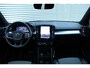 Volvo XC40 2.0 B4 Mild Hybrid Plus Dark | All-Season Banden | Verwarmbare Voorruit | Elektrisch Verstelbare Voorstoelen | Inklapbare Trekhaak | Keyles Entry | Elektrische Achterklep | BLIS | Harman/Kardon Audio | Parkeersensoren Voor & Achter | Achteruitrijcamera | Adaptieve Cruise Control | Pilot Assist | Stoelverwarming | Stuurverwarming