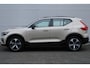 Volvo XC40 2.0 B4 Mild Hybrid Plus Dark | All-Season Banden | Verwarmbare Voorruit | Elektrisch Verstelbare Voorstoelen | Inklapbare Trekhaak | Keyles Entry | Elektrische Achterklep | BLIS | Harman/Kardon Audio | Parkeersensoren Voor & Achter | Achteruitrijcamera | Adaptieve Cruise Control | Pilot Assist | Stoelverwarming | Stuurverwarming