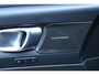 Volvo XC40 B4 Automaat Mild Hybrid Plus Dark | |Verwarmbare Voorruit | Elektrisch Verstelbare Voorstoelen | Inklapbare Trekhaak | Keyles Entry | Elektrische Achterklep | BLIS | Harman/Kardon Audio | Parkeersensoren Voor & Achter | Achteruitrijcamera | Adaptieve Cruise Control | Pilot Assist | Stoelverwarming | Stuurverwarming