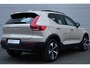 Volvo XC40 2.0 B4 Mild Hybrid Plus Dark | All-Season Banden | Verwarmbare Voorruit | Elektrisch Verstelbare Voorstoelen | Inklapbare Trekhaak | Keyles Entry | Elektrische Achterklep | BLIS | Harman/Kardon Audio | Parkeersensoren Voor & Achter | Achteruitrijcamera | Adaptieve Cruise Control | Pilot Assist | Stoelverwarming | Stuurverwarming
