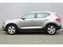 Volvo XC40 T2 Momentum Business | Adaptive Cruise Control | Pilot Assist | Elektrisch Glazen Schuif- en Kantel dak | Achteruitrijcamera | DAB | Lichtmetalen Velgen | Regensensor