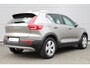 Volvo XC40 T2 Momentum Business | Adaptive Cruise Control | Pilot Assist | Elektrisch Glazen Schuif- en Kantel dak | Achteruitrijcamera | DAB | Lichtmetalen Velgen | Regensensor