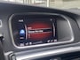 Volvo V40 1.5 T3 Polar+ Sport / Automaat / NL-Auto / Dealer-Onderhouden / Panodak / Harman-Kardon / Half-Leder/Half-Alcantara / Cruise-Control / Climate-Control / Stoelverwarming / Trekhaak / Keyless / LED / DAB Radio-Bluetooth / Navi / PDC V+A met Camera / 17'' LMV / ENZ.