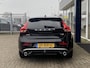 Volvo V40 1.5 T3 Polar+ Sport / Automaat / NL-Auto / Dealer-Onderhouden / Panodak / Harman-Kardon / Half-Leder/Half-Alcantara / Cruise-Control / Climate-Control / Stoelverwarming / Trekhaak / Keyless / LED / DAB Radio-Bluetooth / Navi / PDC V+A met Camera / 17'' LMV / ENZ.