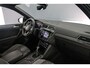 Volkswagen Tiguan R-Line Business 1.5 TSI 150pk DSG Automaat Trekhaak, Panoramadak, LED matrix koplampen, Black style, Navigatie, Elektrische achterklep, Achteruitrijcamera