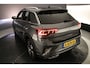 Volkswagen T-Roc R-Line Business+ 1.5 TSI 150pk DSG Automaat Trekhaak, Adaptive cruise control, Beats audio, LED matrix koplampen, Achteruitrijcamera, Elektrische achterklep, Stoelverwarming