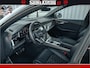 Audi RS Q8 RSQ8 600PK 4.0 TFSI | MATT OLIVE GREEN | QUATTRO | MEGA VOLLE RSQ8 | BANG & OLUFSEN | HUD | 4 WIELBESTURING | 23 INCH AUDI SPORT WHEELS | RS BEKLEDING ZWART | PANO | SOFTCLOSE | De Lamborghini Urus en Audi RS Q8 zijn beide supersnelle SUV's met dezelfde basis (4.0L V8 twin-turbo motor van de VW Group)