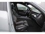 Volvo XC60 T6 Plug-in hybrid AWD Ultra Black Edition | Luchtvering | Sportstoelen | Extra getint glas