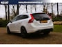 Volvo V60 1.6 T3 R-Design Aut. | Origineel NL | Slechts 95.000KM | Sportpakket | Historie | Navigatie | Trekhaak | Cruise | NAP |