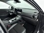 Hyundai Kona Electric EV Fashion 64 kWh | Head Up Display | SOH 95.5% | Half Leder | Dode Hoek Detectie | Stoelverwarming & Verkoeling | Lane Assist |