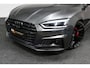 Audi S5 Sportback 3.0 TFSI S5 quattro / RS Seats / Panoramadak / Elektr. verstelbare voorstoelen + massage functie / Carbon interieurdelen / Magnetic Ride Control / Matrix LED / Apple Carplay - Android Auto / Stoelverwarming voor + achter / Bang & Olufsen Sound System / Ambienteverlichting / S Sportstoelen / HUD / 20'' LMV / Achteruitrijcamera / 3-zone climatronic