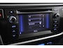 Toyota Auris 1.8 Hybrid Aspiration | Volledige dealerhistorie | Fietsensteun | Navigatie | Cruise Control | Clima | Camera | 15 inch | Bluetooth