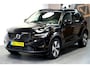 Volvo XC40 1.5 T5 193kW/262pk DCT7 Plug-in hybrid Plus Dark LEDER/ALACANTARA + TREKHAAK + LANE ASSIST + NAVI SENSUS + ADAPT.CRUISE + STOEL-&STUURVERWARMING + FULL LED + CAMERA + EL.STOELVERSTELLING + KEYLESS ENTRY&GO + PD-GLASS + PARKSENSOREN + 18" LM-VELGEN!!