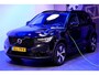 Volvo XC40 1.5 T5 193kW/262pk DCT7 Plug-in hybrid Plus Dark LEDER/ALACANTARA + TREKHAAK + LANE ASSIST + NAVI SENSUS + ADAPT.CRUISE + STOEL-&STUURVERWARMING + FULL LED + CAMERA + EL.STOELVERSTELLING + KEYLESS ENTRY&GO + PD-GLASS + PARKSENSOREN + 18" LM-VELGEN!!