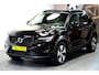 Volvo XC40 1.5 T5 193kW/262pk DCT7 Plug-in hybrid Plus Dark LEDER/ALACANTARA + TREKHAAK + LANE ASSIST + NAVI SENSUS + ADAPT.CRUISE + STOEL-&STUURVERWARMING + FULL LED + CAMERA + EL.STOELVERSTELLING + KEYLESS ENTRY&GO + PD-GLASS + PARKSENSOREN + 18" LM-VELGEN!!